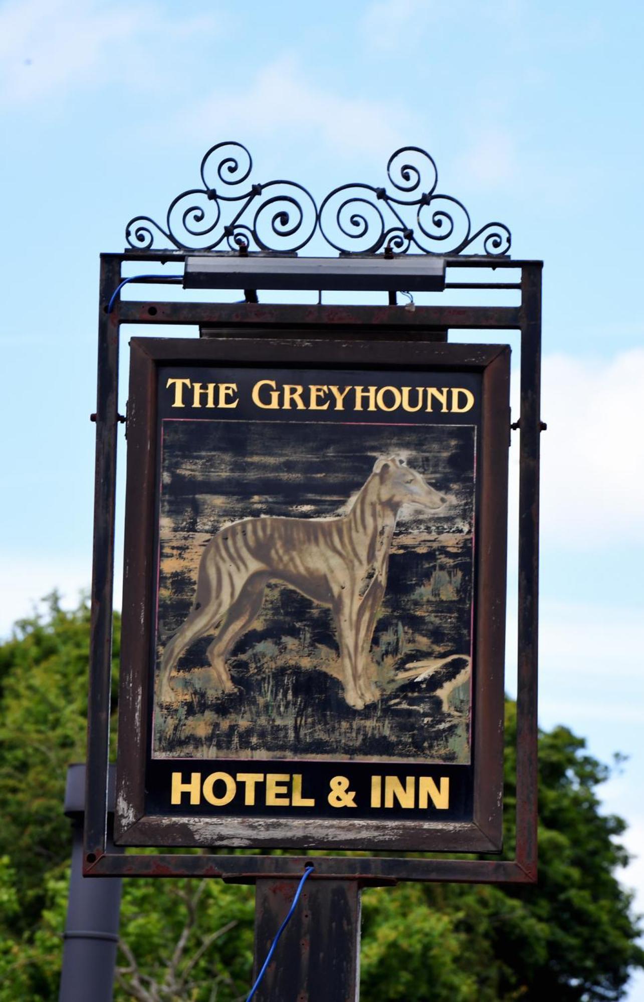 אסק The Greyhound Inn And Hotel מראה חיצוני תמונה